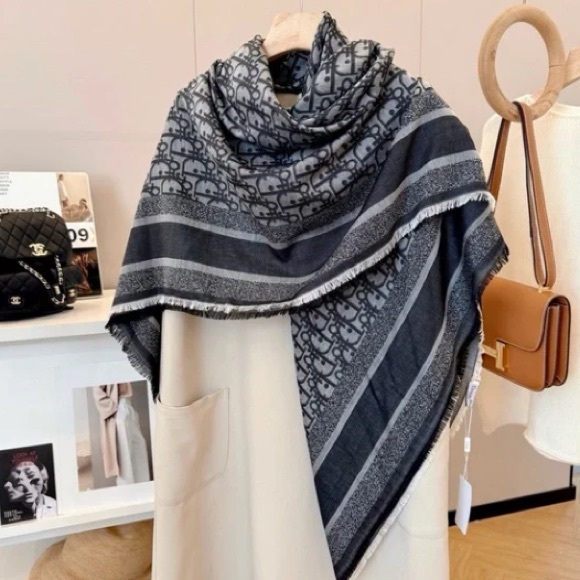 Dior Scarf - Picture 1 of 7